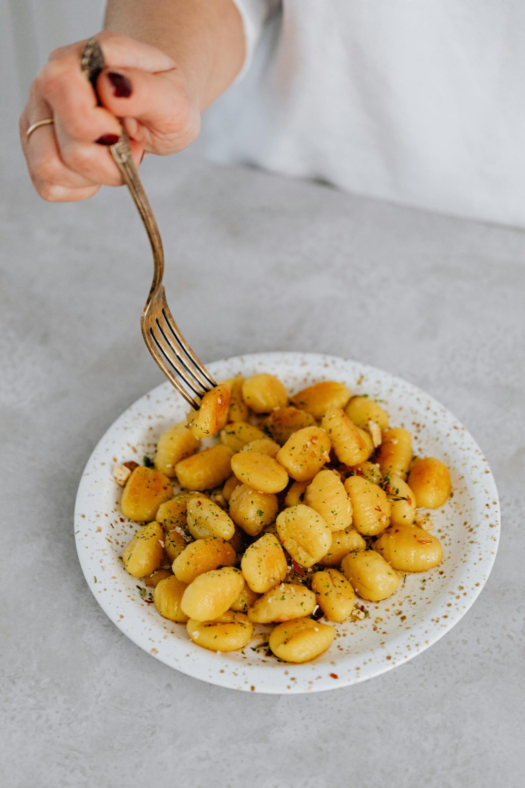 Gnocchi maison à la truffe noire dressé en assiette · plat signature Cheer Mamma Cannes