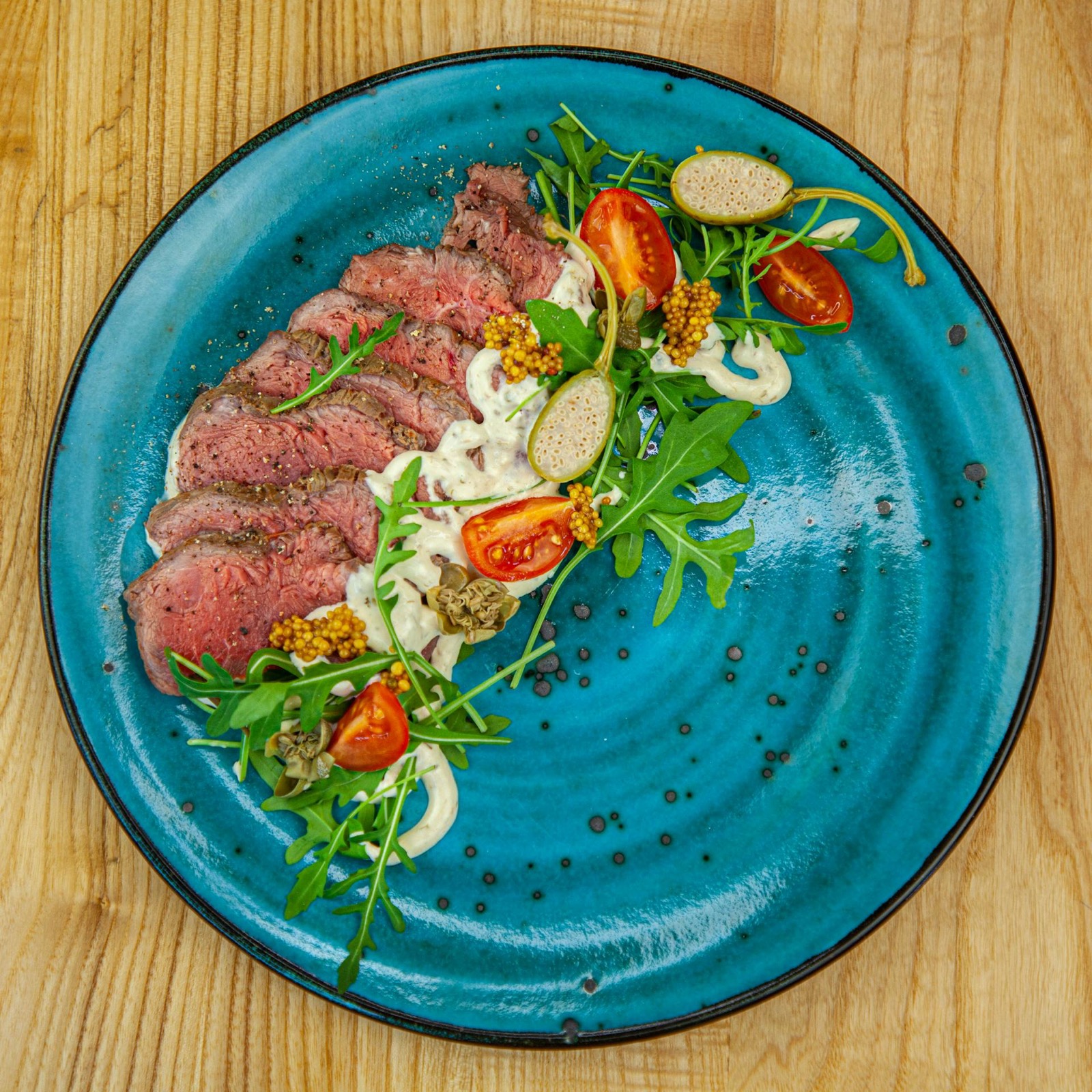 Tagliata de bœuf découpée à table, roquette et parmesan · Cheer Mamma Cannes